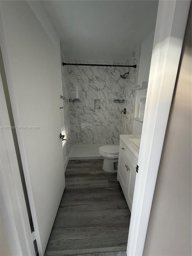Foto del edificio - 2658 W 74th Terrace
