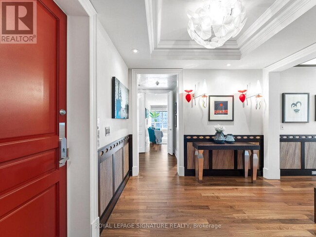 Photo du bâtiment - 155 St Clair Ave W