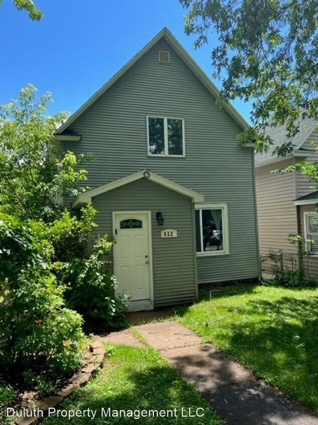 4 br, 2 bath House 822 E 10th Street House Rental in Duluth, MN