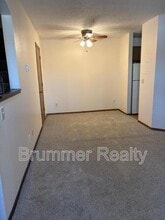 Building Photo - 305 Waters Edge Dr