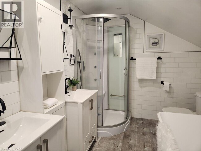 Building Photo - 267 Pinehurst Rd