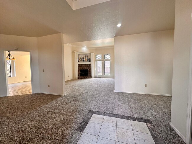 Foto del edificio - Spacious 4 Bed in Deer Creek