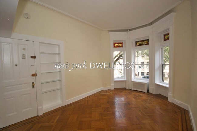 Building Photo - 606 2nd St