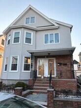 Building Photo - 11 Hatch St