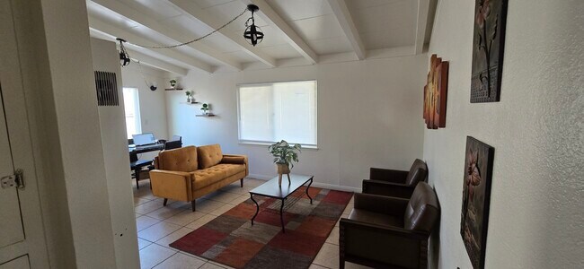 Foto del edificio - 44034 Carolside Ave