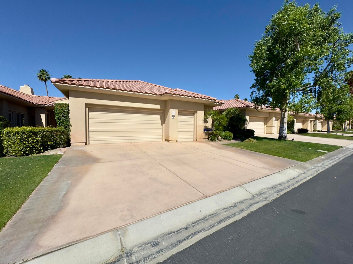 Primary Photo - 128 Kavenish Dr