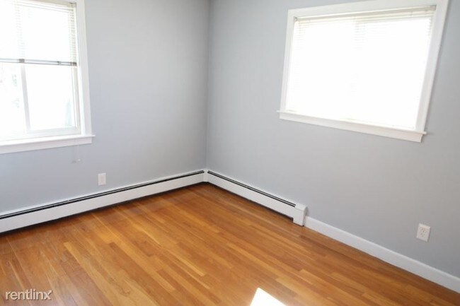 Building Photo - 2 br, 1 bath Apartment - 14 Piermont St