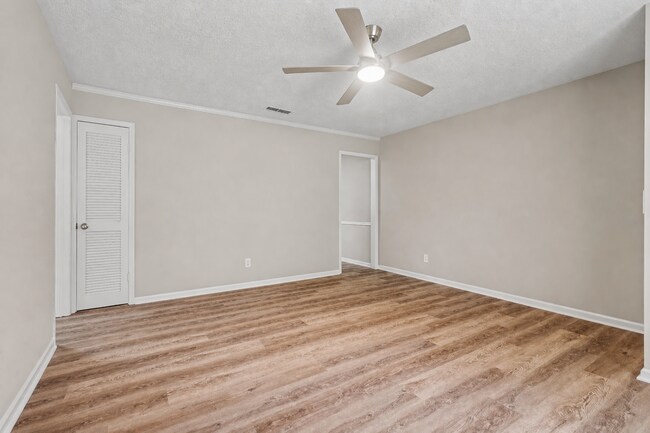 Building Photo - 886-B Martin Heights Dr