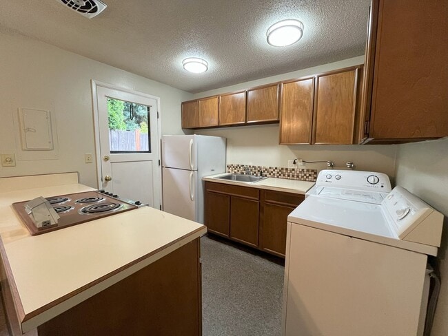 Foto del edificio - Cozy & Functional 800 Sq. Ft. Home with Ou...