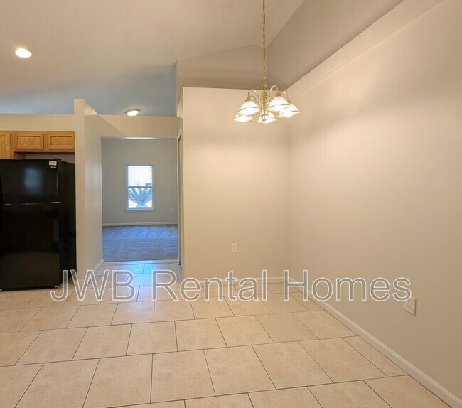 Building Photo - 8542 Maple St