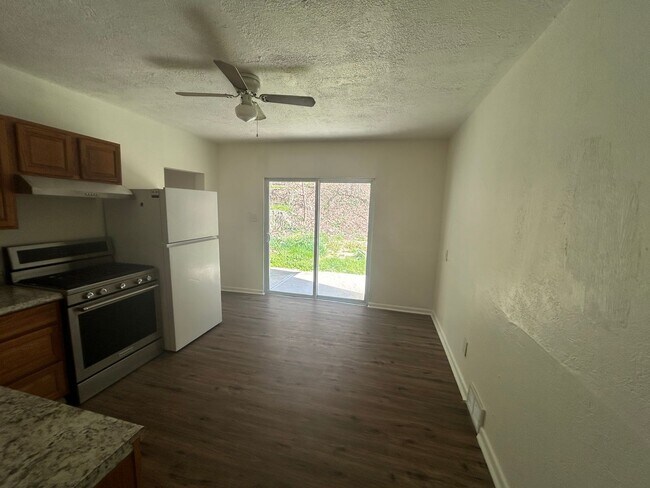 Foto del edificio - Welcome Home to This Well-Maintained Turtle Creek Gem