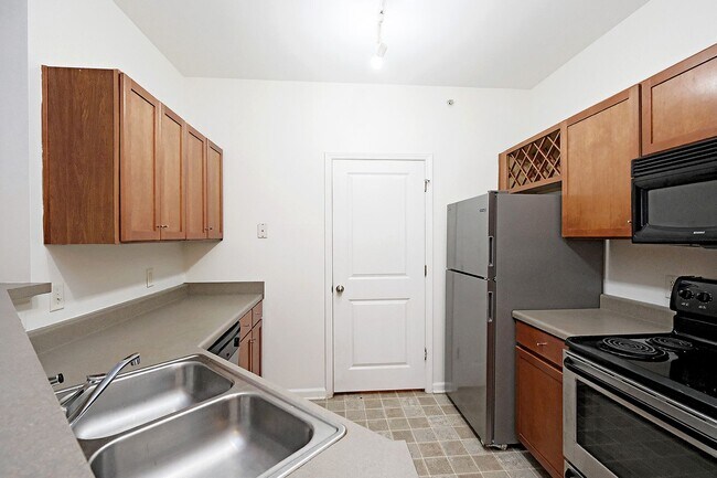 Foto del edificio - Dog-Friendly Walker Square Condo Near UVA Hospital