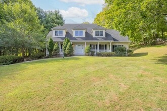 Building Photo - 5 Sherwood Farms Ct