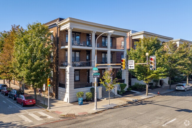 Building Photo - Walnut Street