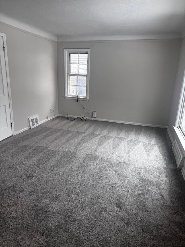 Foto del edificio - 15401 Benhoff Dr