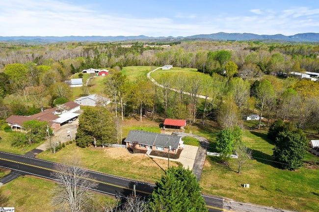 Foto del edificio - 2442 Fews Bridge Rd