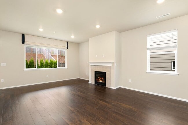 Building Photo - Spacious Bremerton Two-Story