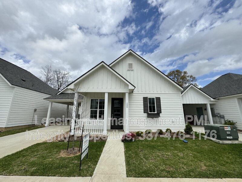Primary Photo - 106 Satsuma Dr
