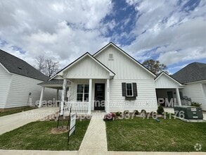 Building Photo - 106 Satsuma Dr