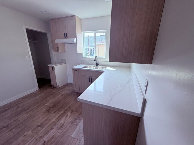 Foto del edificio - 1414-1412 N Hazard Ave