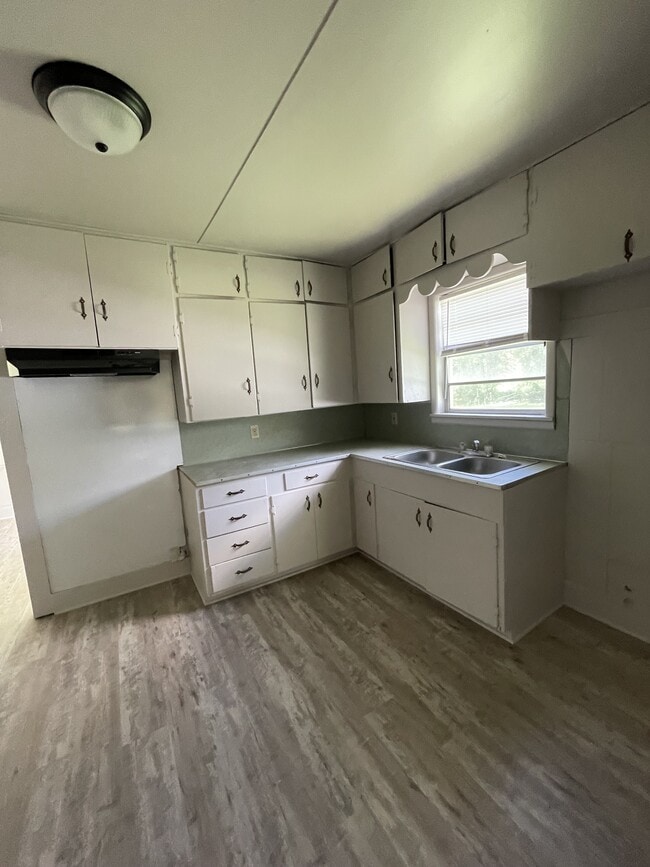 Building Photo - 223 S Ash