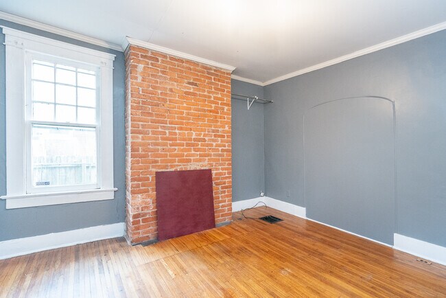 DORMITORIO 1 - 2158 Indiana Ave