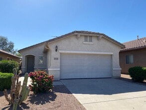 Building Photo - 2206 N Hudson Dr