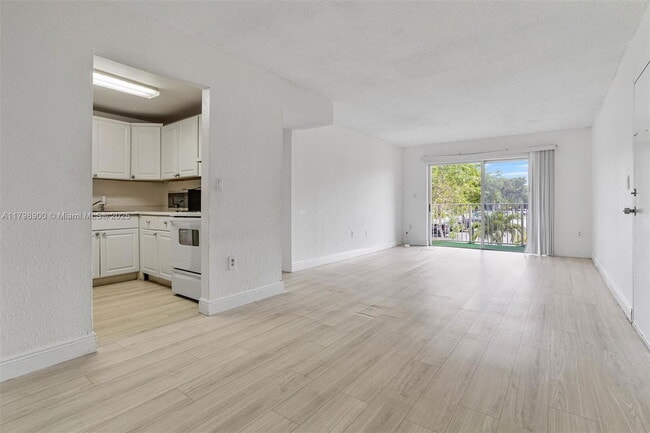 Building Photo - 4900 NW 79th Ave