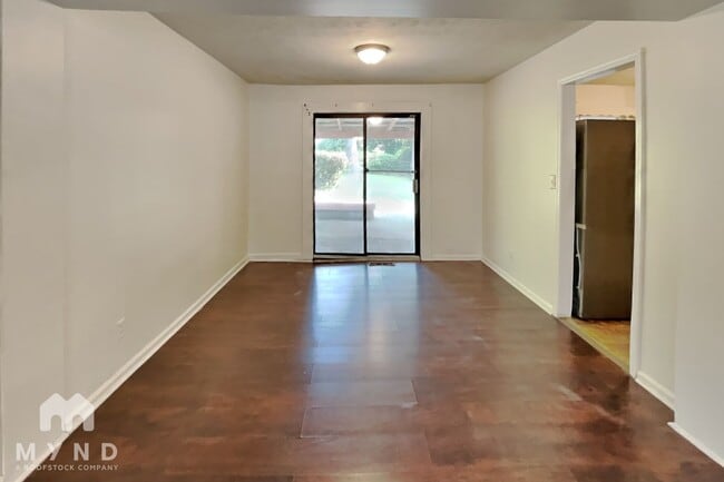 Building Photo - 5860 Ronnie Dr