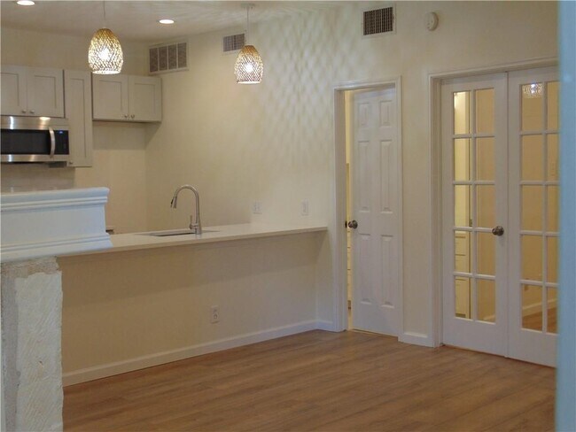 Foto del edificio - 3809 Spicewood Springs Rd