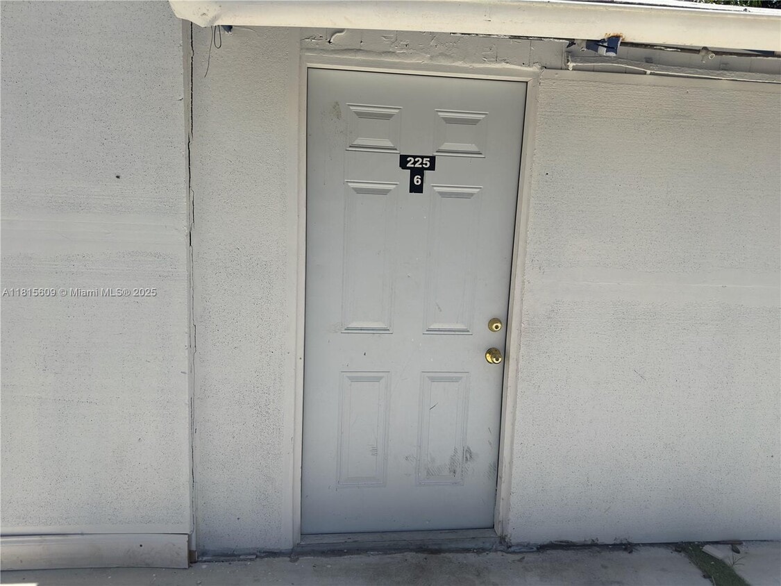 Primary Photo - 225 NE 56th St