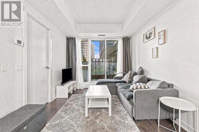 Photo du bâtiment - 2200 Lake Shore Blvd W