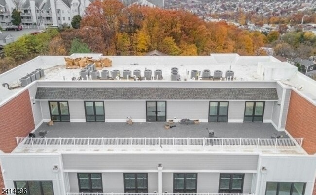 Building Photo - 318 Dixon Ave