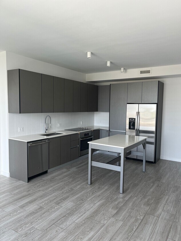 Foto principal - 445 NW 26th St