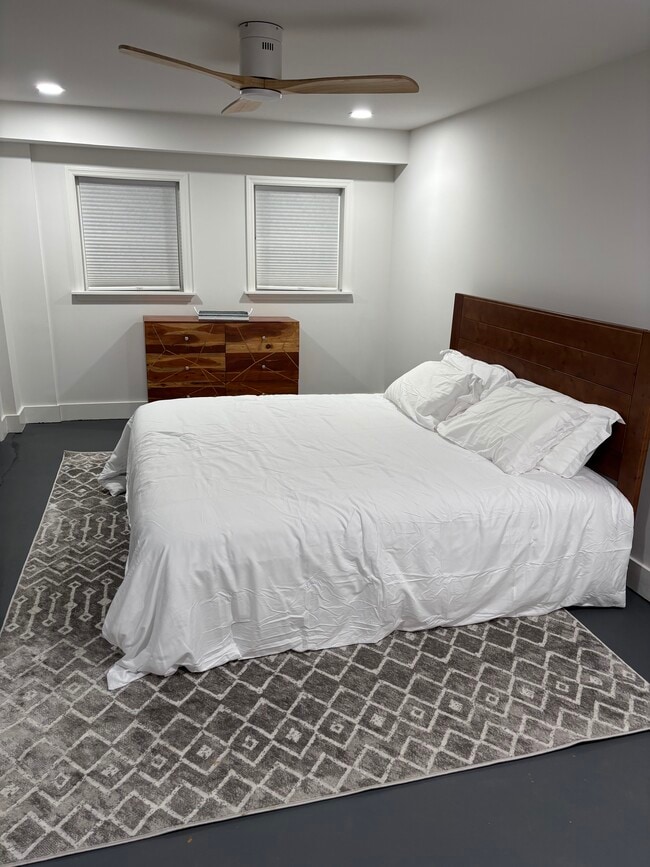 Foto del edificio - 608 Glenpark Dr