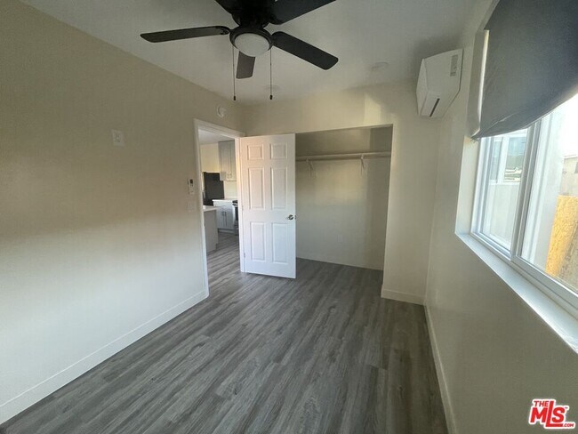 Foto del edificio - 613 W 83rd St