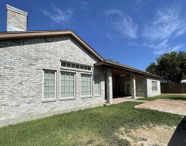 Building Photo - 122 White Feather Trail