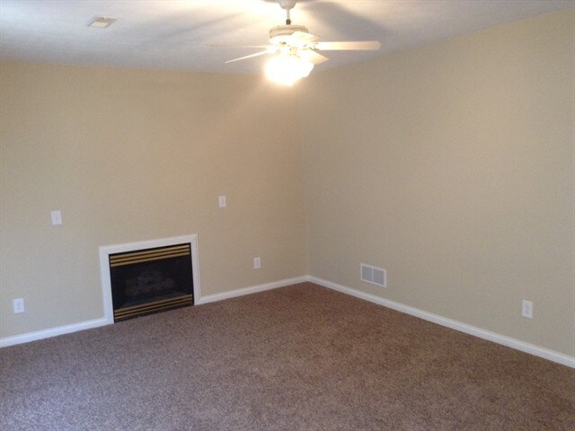 Foto del edificio - 8428 Stratford Ct