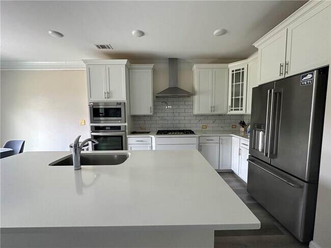 Building Photo - 6836 Benjamin Dr