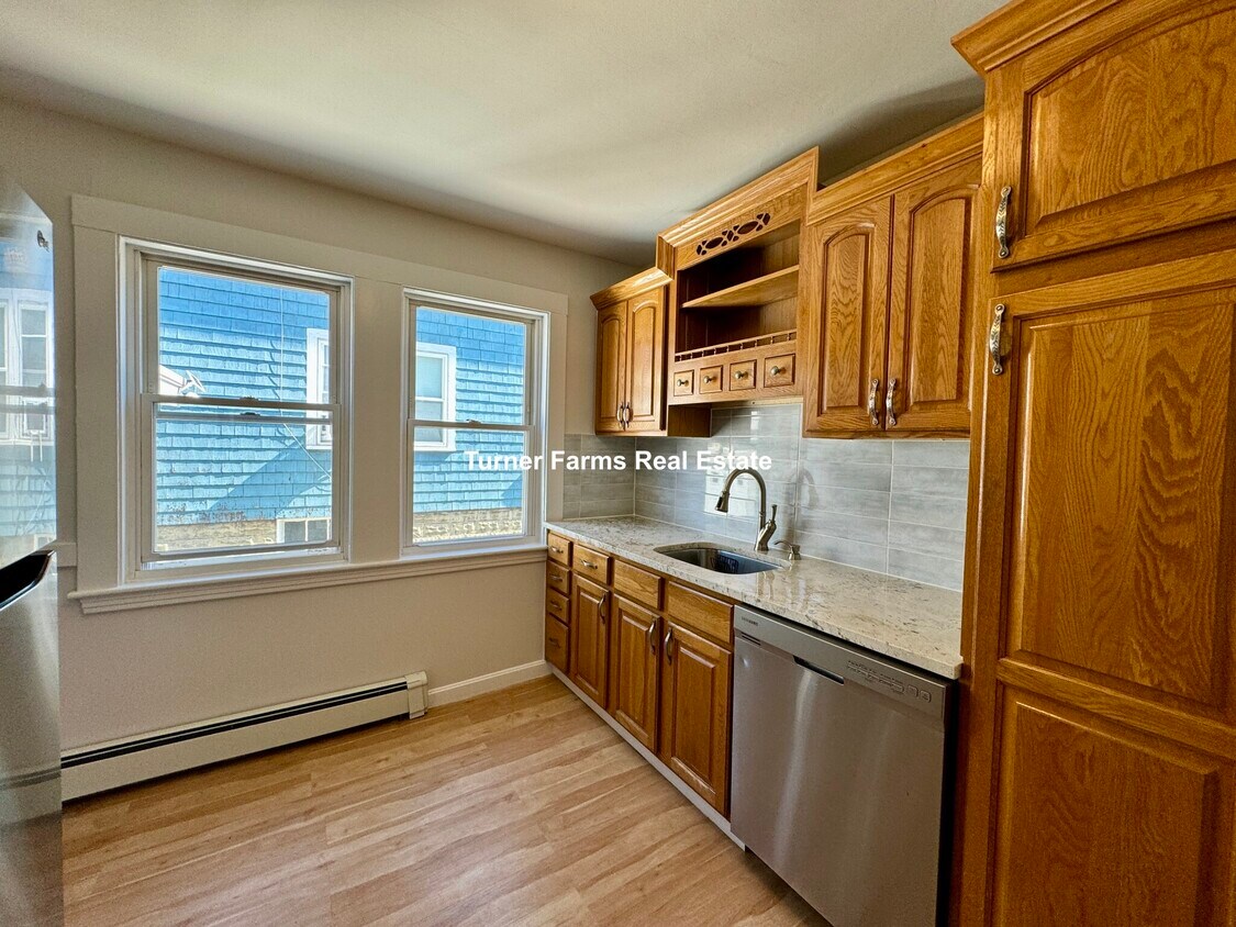 Primary Photo - 77 Fairfax St