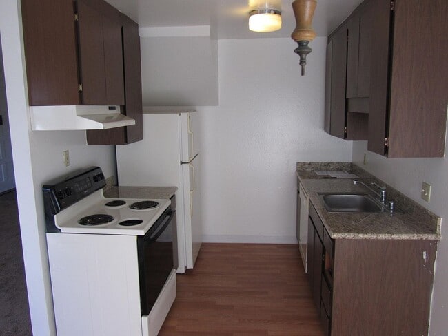 kitchen 3br - Aspen Apartments