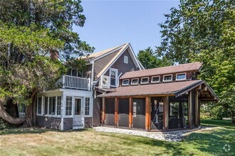 Building Photo - 116 Overshore Dr E