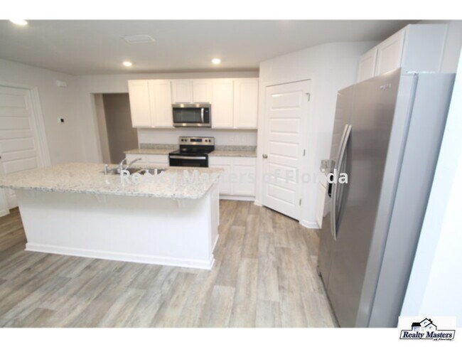 Building Photo - Newer 3 bedroom 2 bathroom in Beulah ~ Dog...