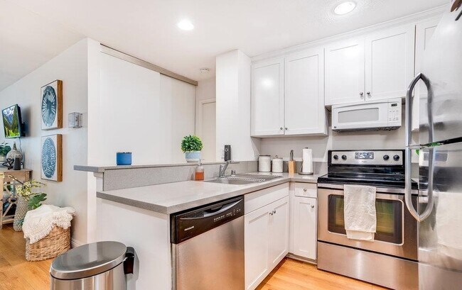 Foto del edificio - Modern & Spacious Rental Unit Available