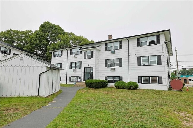 Building Photo - 2575 Warwick Ave