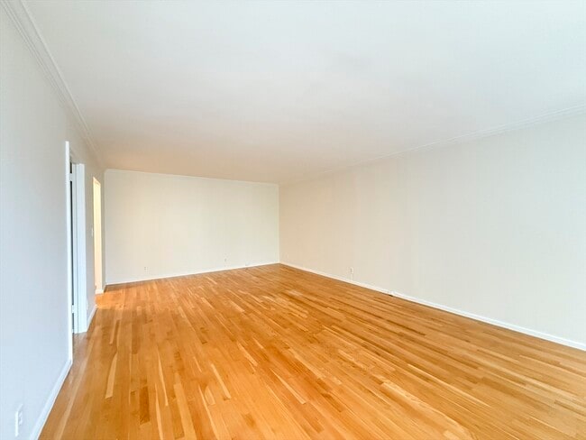 Foto del edificio - 99 Pond Ave