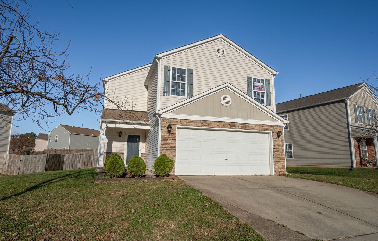 Primary Photo - 3 BEDROOM WITH LARGE KITCHEN!