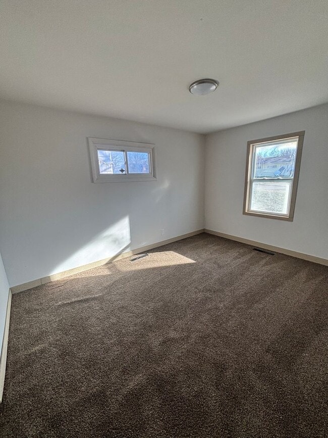 Foto del edificio - 4 bed 1 bath remodeled house!