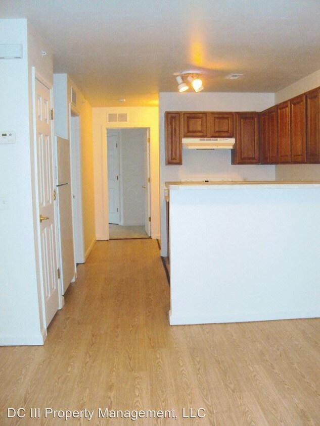 Building Photo - 391 Monroe St