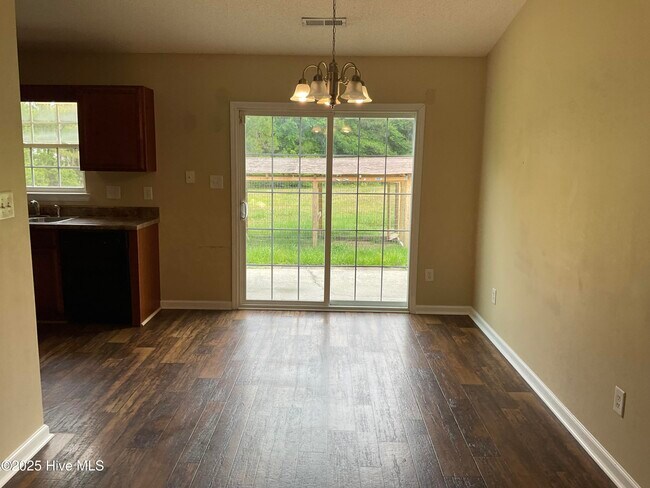 Foto del edificio - 121 Poplar Ridge Rd